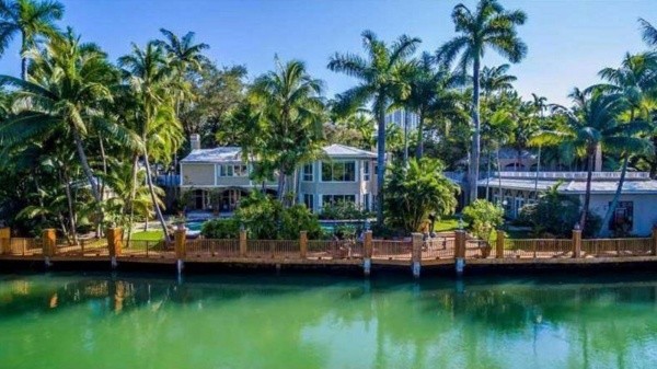 Con muelle privado, la hermosa casa que tienen los Montaner en Miami (Aire Digital)