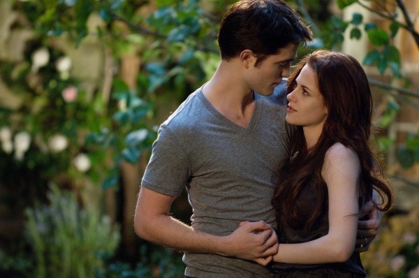 Kristen Stewart y Robert Pattinson protagonizaron la adaptación en cine (IMDb).