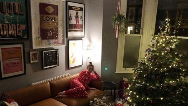 En la mansión de Londres, Dua Lipa ofició de anfitriona en las fiestas de fin de año (Instagram)