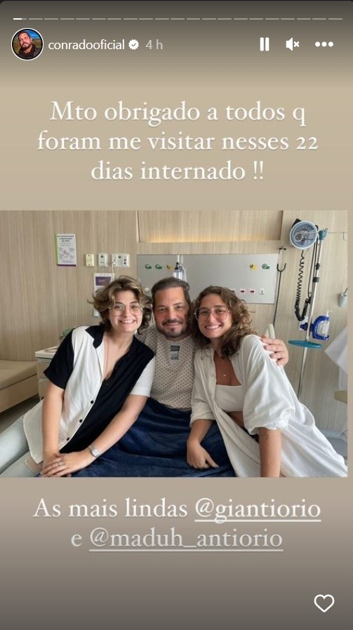 Conrado recebe alta hospitalar após cirurgia e agradece: “Cada palavra e oração”. Imagem: Reprodução/Stories Instagram oficial do cantor.