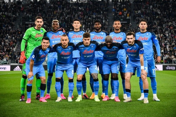 Napoli derrotó 1 a 0 a Juventus y quedó al borde del campeonato.