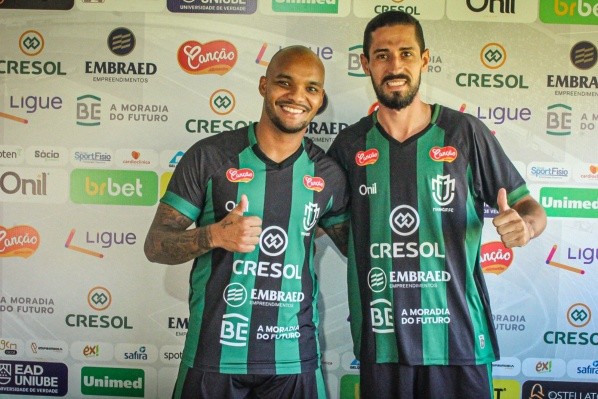 Foto: Site Oficial Maringá FC/Divulgação - Cesinha, Pelezinho e Rafael William são os reforços do Maringá para o jogo de volta diante do Flamengo