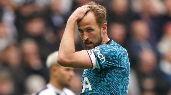 La desazón de Harry Kane tras la dura derrota de Tottenham