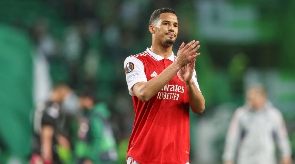 Saliba sigue lesionado de su espalda y Arsenal lo extraña (Getty)