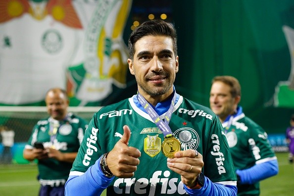 Ferreira en uno de sus tantos títulos con Palmeiras. Getty.