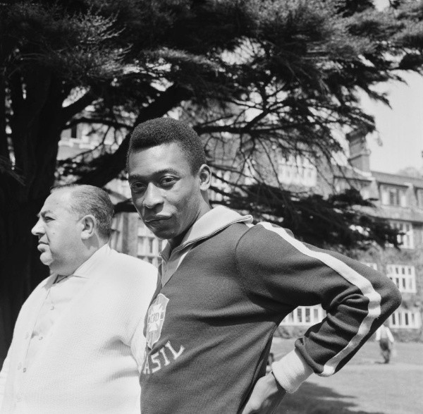 Foto: Evening Standard/Hulton Archive/Getty Images |  Vicente Feola ao lado de Pelé