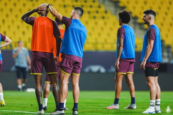 Ronaldo con Talisca. Twitter.