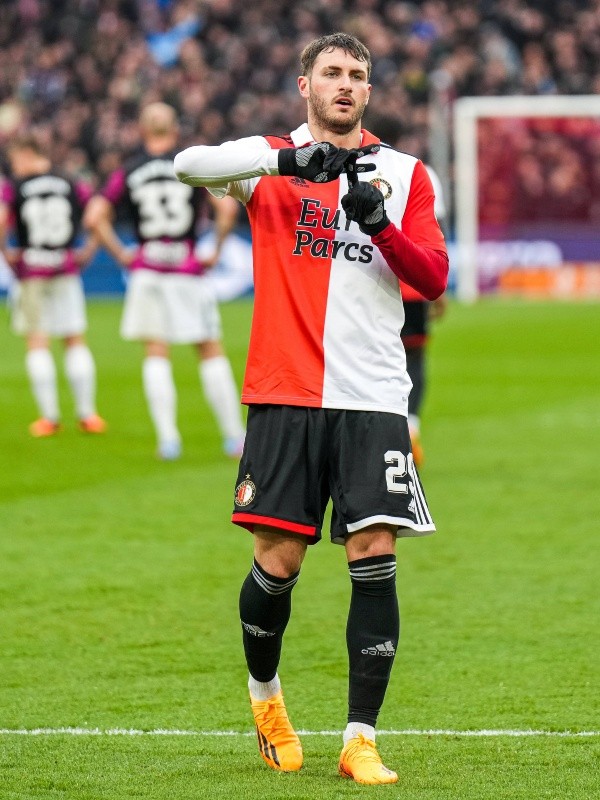 Santiago Giménez puede ser campeón este domingo (Imago)