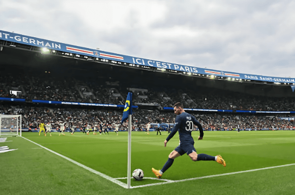 ¿Una de las últimas apariciones de Lionel Messi con la indumentaria del PSG en el Parque de los Príncipes? Getty Images