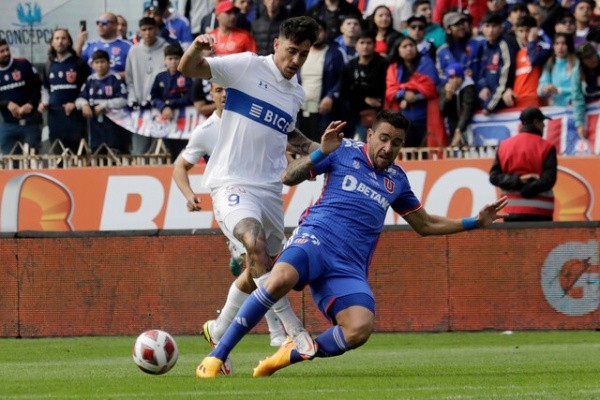 Solo se jugaron 30 minutos del Clásico Universitario | Photosport