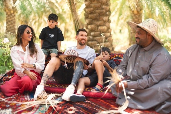 Lionel Messi junto a su familia en Arabia Saudita. @AhmedAlKhateeb