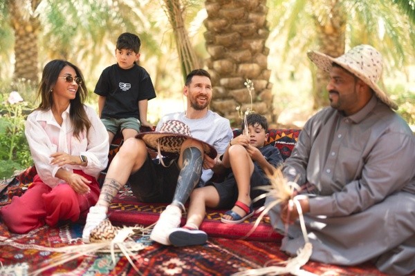 Lionel Messi junto a su familia en Arabia Saudita.