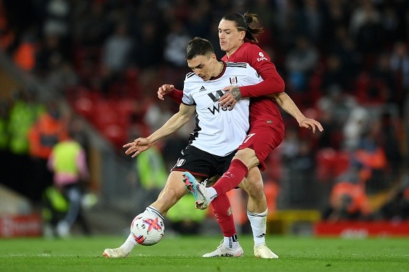 Acción de juego entre Fulham y Liverpool. Getty.