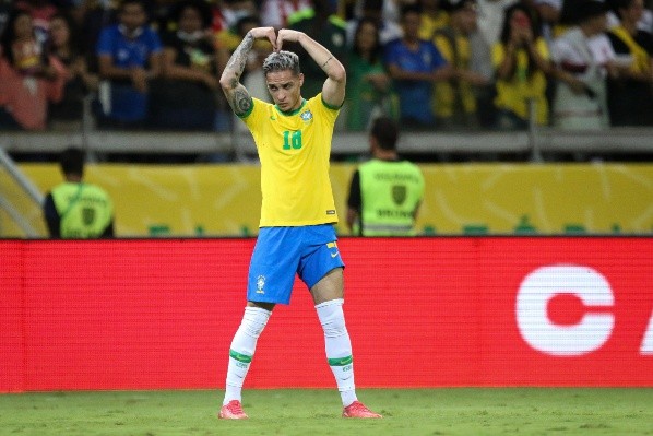 Ídolo na Inglaterra, Gabriel Sara enfrenta time mais brasileiro da Premier  League