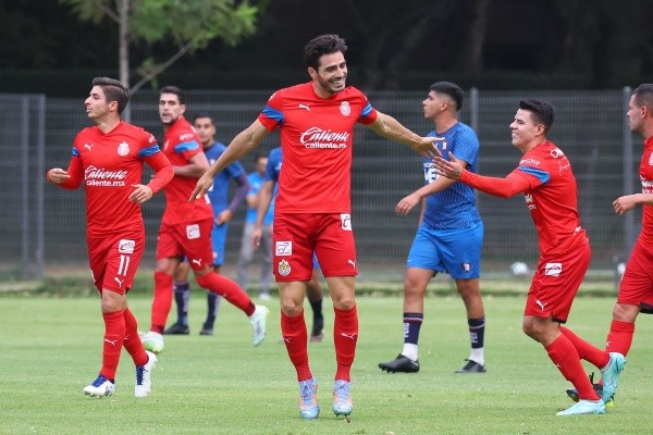 Festejo de gol de Briseño. FOTO: @Chivas