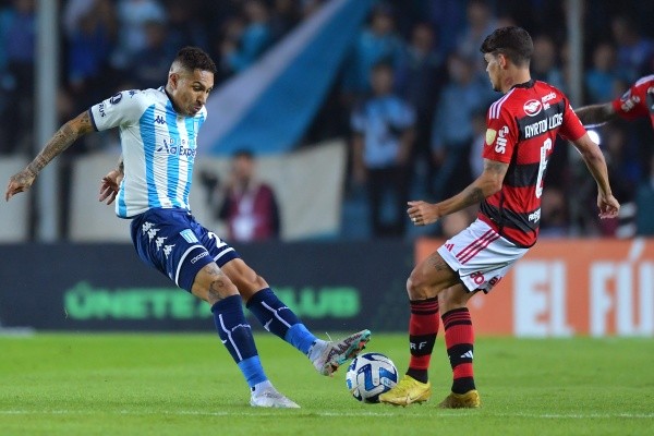 Guerrero jugando por Racing ante Flamengo - Getty