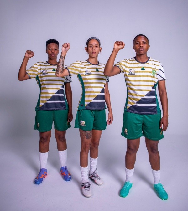 La camiseta alternativa.