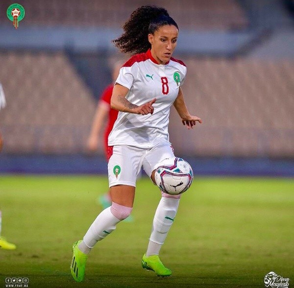 Salma Amani con la versión blanca.