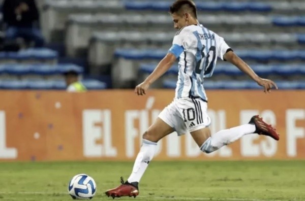 La 10 le sienta muy bien al Diablito Echeverri