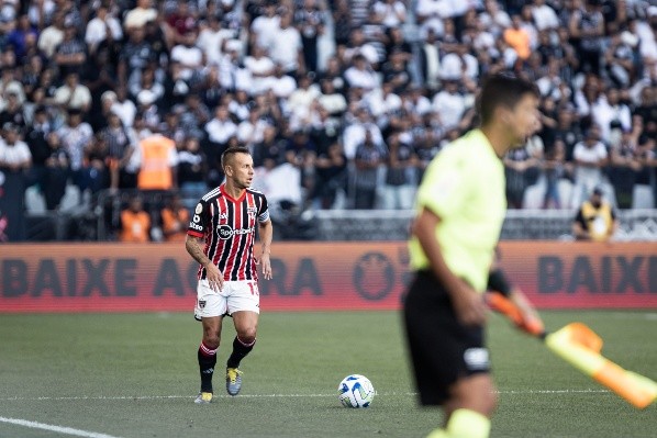 Agif/Abner Dourado - Rafinha cometeu um pênalti contra o Corinthians