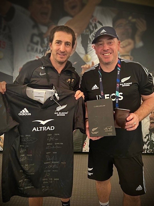 Gómez Cora y Clark Laidlaw, head coach de Nueva Zelanda.