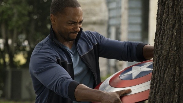 Sam Wilson heredó el escudo de Capitán América. Foto: (Disney +)