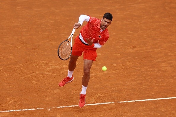 Djokovic venceu o segundo set contra Rune. Créditos: Alex Pantling/Getty Images