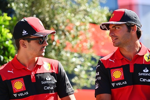 Leclerc e Sainz: futuro em risco? Créditos: Dan Mullan/Getty Image