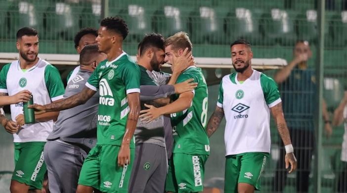 Liamara Polli/AGIF - Chapecoense não está conseguindo desempenhar um bom futebol na Série B