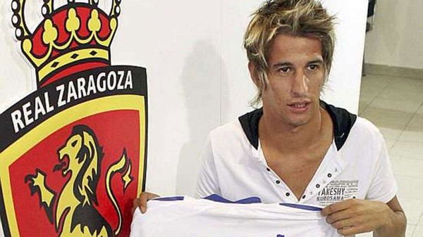 El portugués al momento de ser presentedo en el club (Zaragoza web)