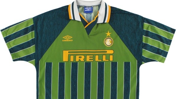 Un modelo muy particular elegido por el Inter como &quot;away shirt&quot; (Kits Alternative)