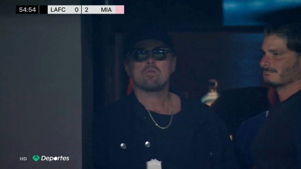 Leo Di Caprio no pasó desapercibido en el estadio (Captura TV)