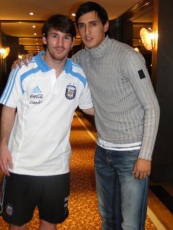 Matías Suárez se sacó una foto con Lionel Messi en Suiza, hace unos años