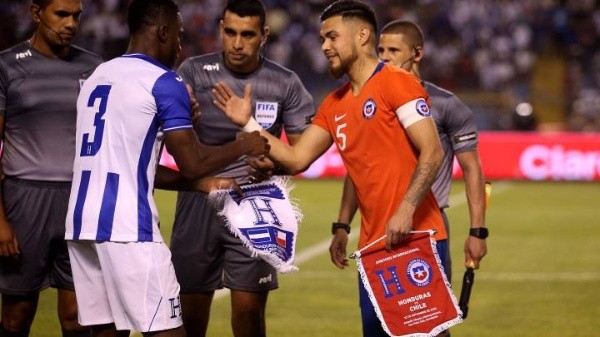 Paulo Díaz, capitán de Chile ante Honduras.