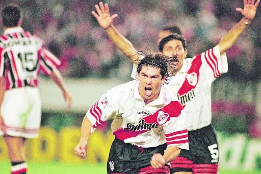 Salas marcó los dos goles en la final de la Supercopa 1997 (FOTO: El Gráfico)