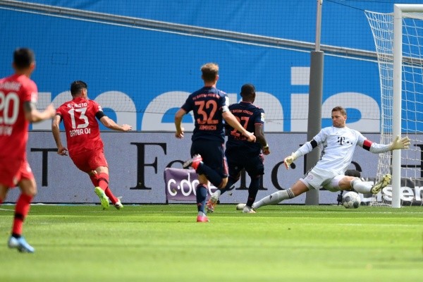 El delantero vio el primer palo descuidado y la mandó a guardar frente a la salida de Neuer.