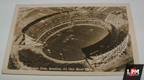 La famosa &#039;herradura&#039;. Gracias a la venta de Sívori, el Más Grande cerró el estadio.