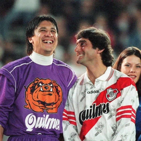 Burgos y Francescoli, sonriendo luego de una de sus tantas vueltas olímpicas juntos (Archivo)