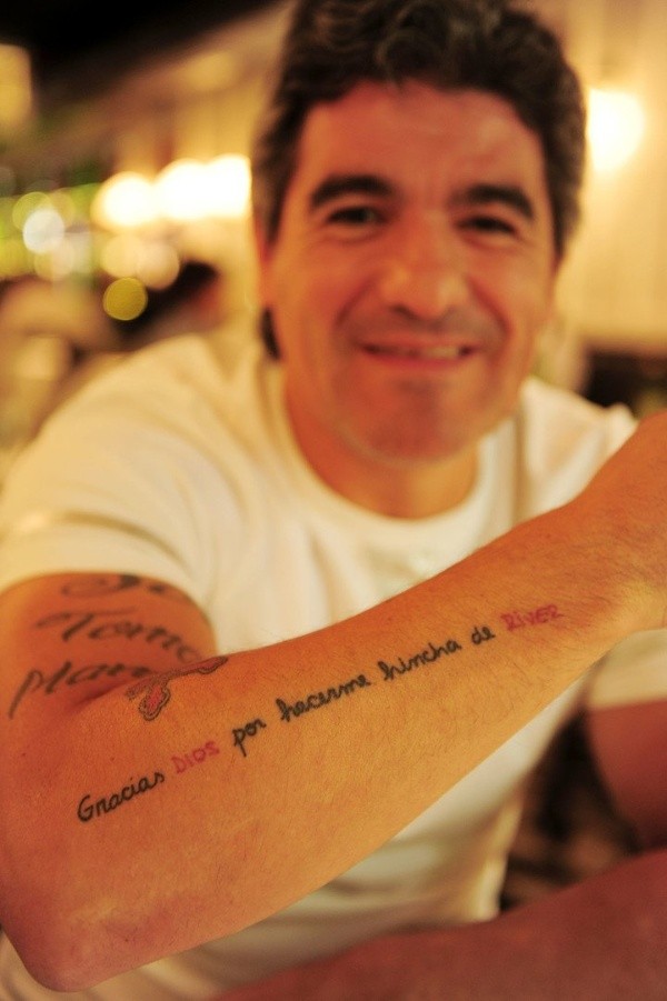 El tatuaje del Burrito con la frase que dijo en su partido homenaje. Amor eterno.