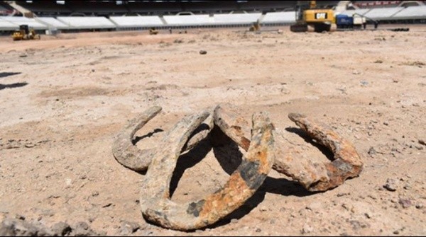 Las herraduras que se encontraron en el Monumental. (Foto: Prensa River).
