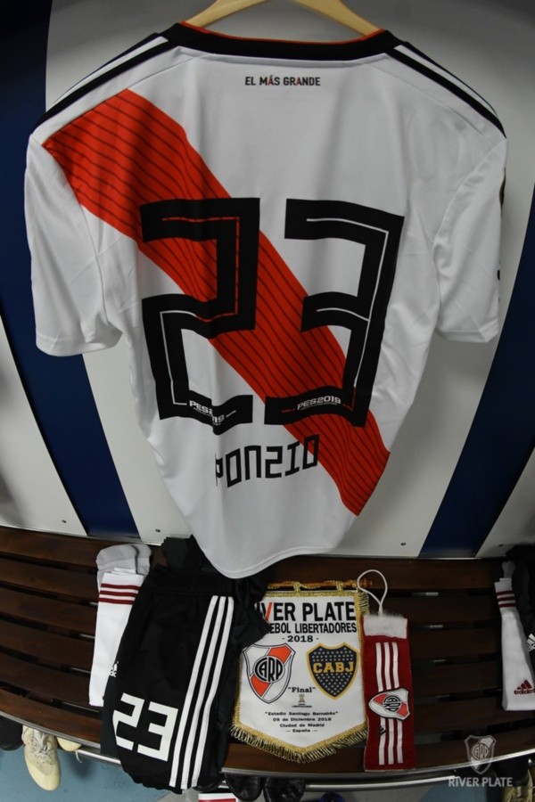 Una camiseta emblemática: la de la final contra Boca en Madrid. El 23 ya es sinónimo de Ponzio (Foto: Prensa River).