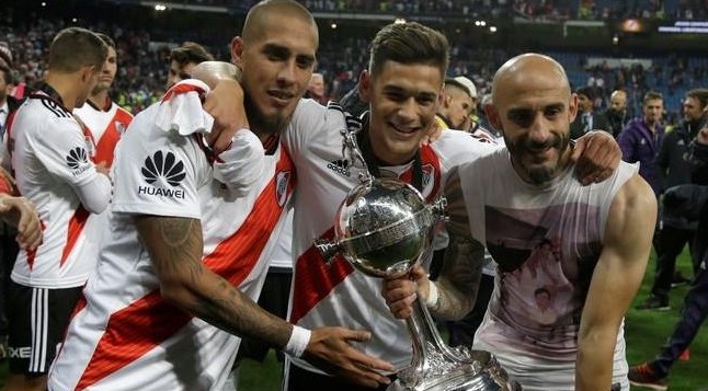 Maidana, Martínez Quarta y Pinola con la Libertadores en el Bernabéu. (Foto: Getty).