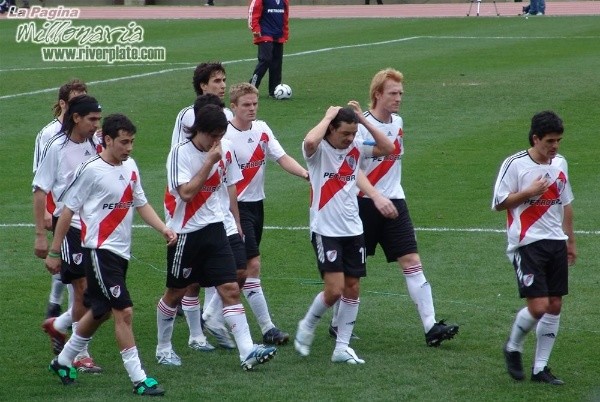 René Lima y sus compañeros frente a Newell&#039;s en 2006. El partido finalizó 3 a 3.