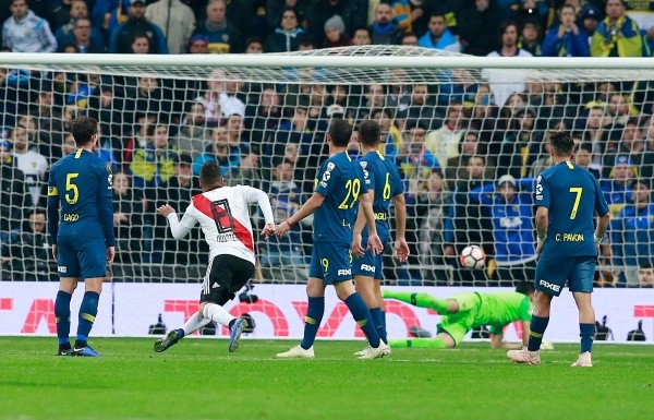 El momento exacto del gol que cambió la historia para siempre. (Foto: Getty).