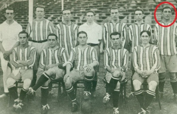 Iribarren junto al equipo campeón de Primera División en 1920. (Foto: Museo River).
