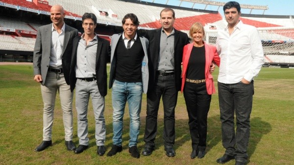 La foto del primer día: Gallardo fue presentado junto a su cuerpo técnico el 6 de junio de 2014 (Foto: Prensa River).