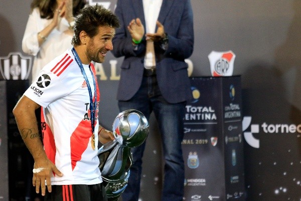El León con la Copa Argentina 2019 en la mano. (Foto: Getty).