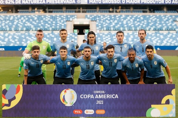 La formación de Uruguay ante Chile. (Foto: Getty).