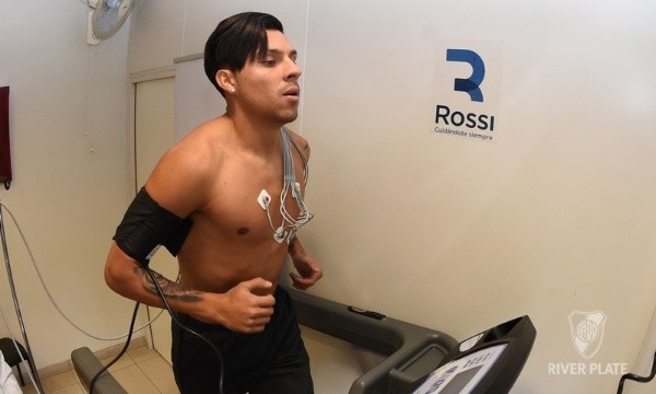 Enzo Pérez se realiza la revisión médica. (Foto: Prensa River).