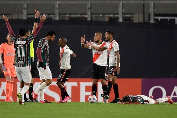El momento de la roja a Maidana frente a Fluminense (Getty)